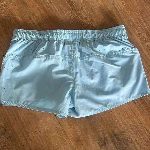 Ladies AFTCO Microbyte Fishing Shorts Sky Blue 4
Like‎ NEW! - Picture 3 of 8